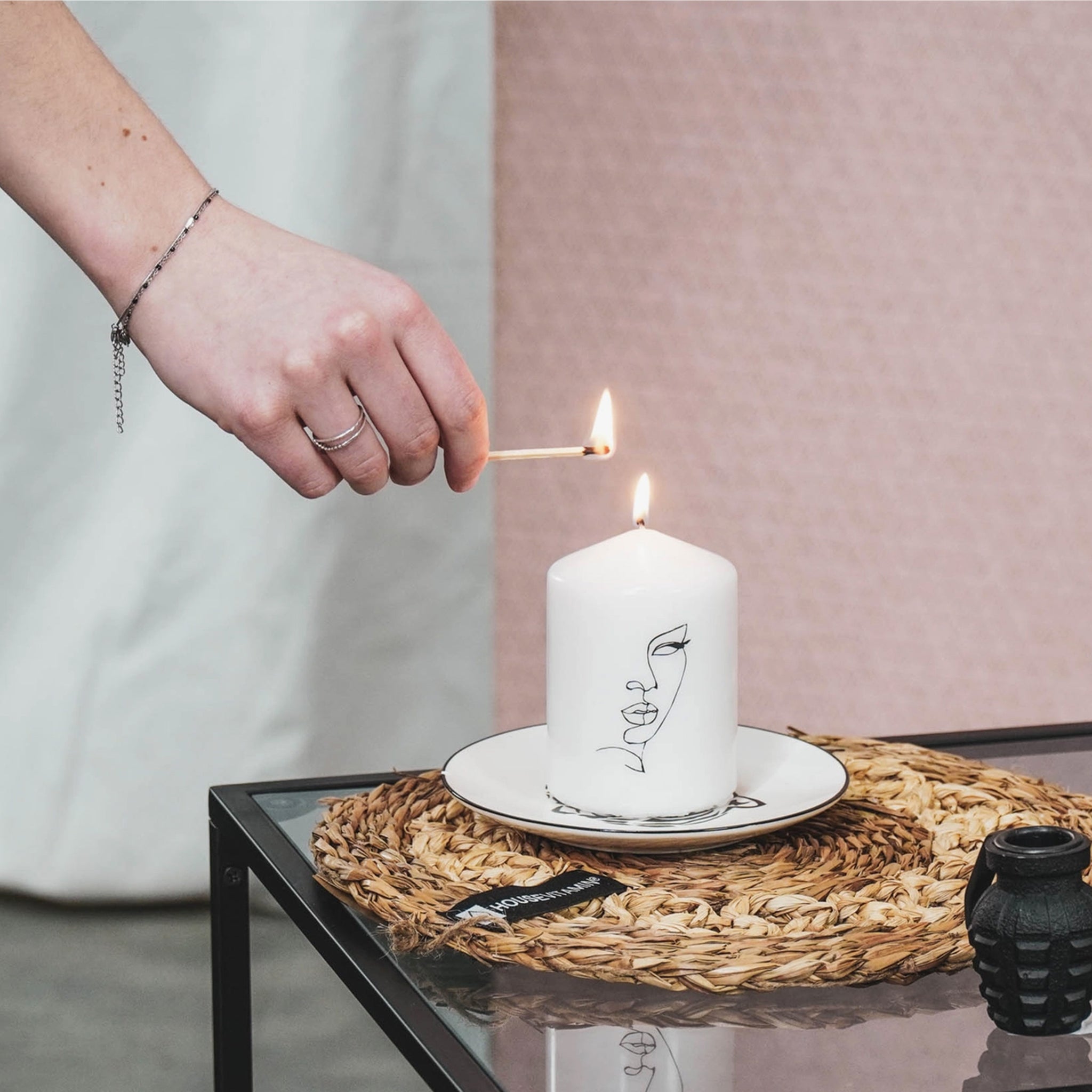 White candle - Face