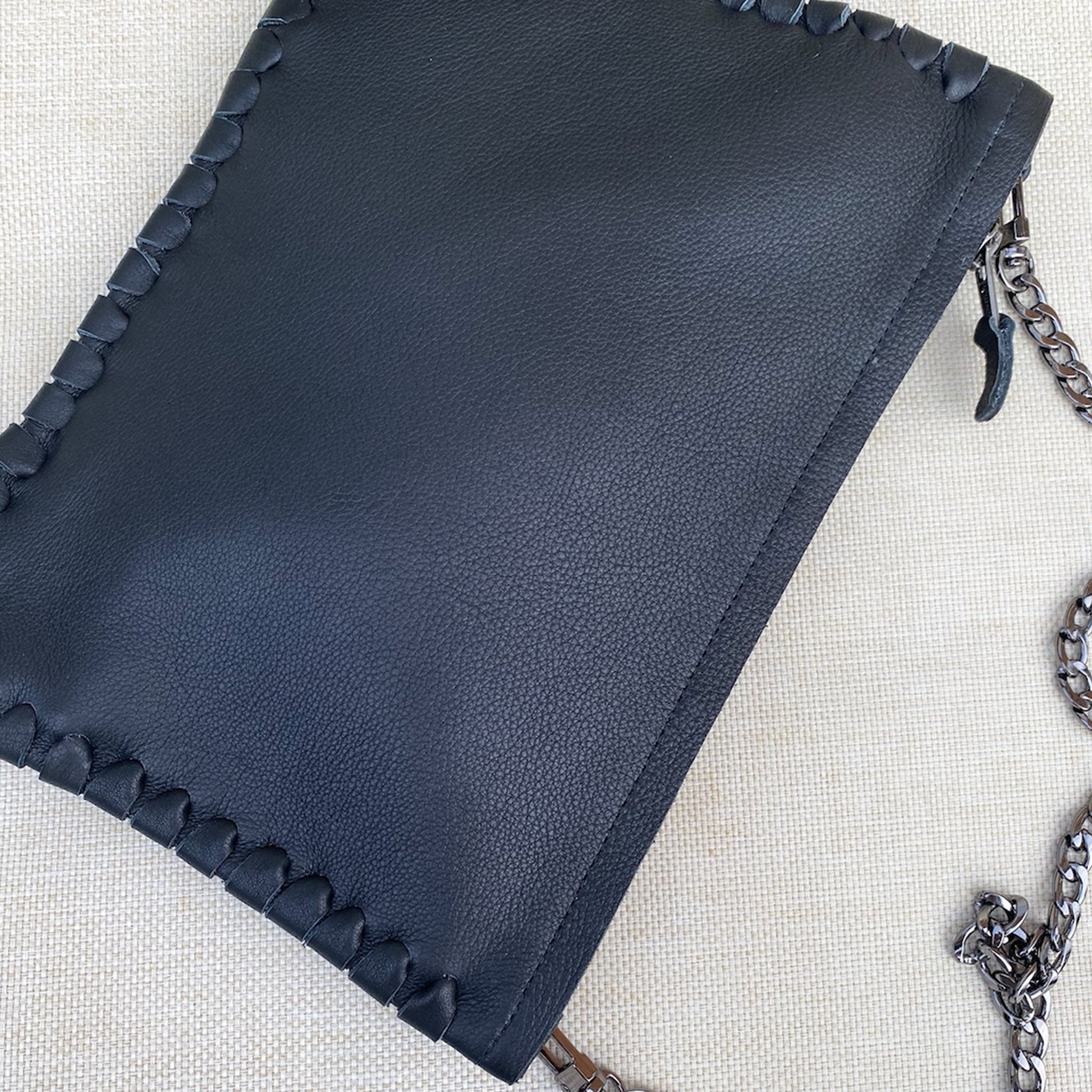 BLACK THREADED CLUTCH