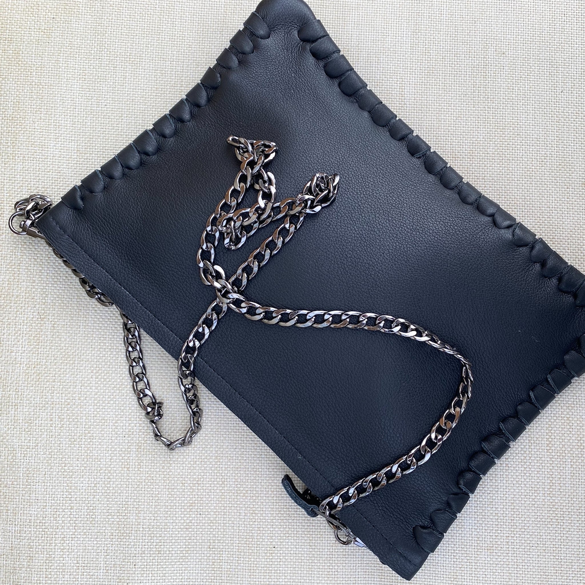 BLACK THREADED CLUTCH