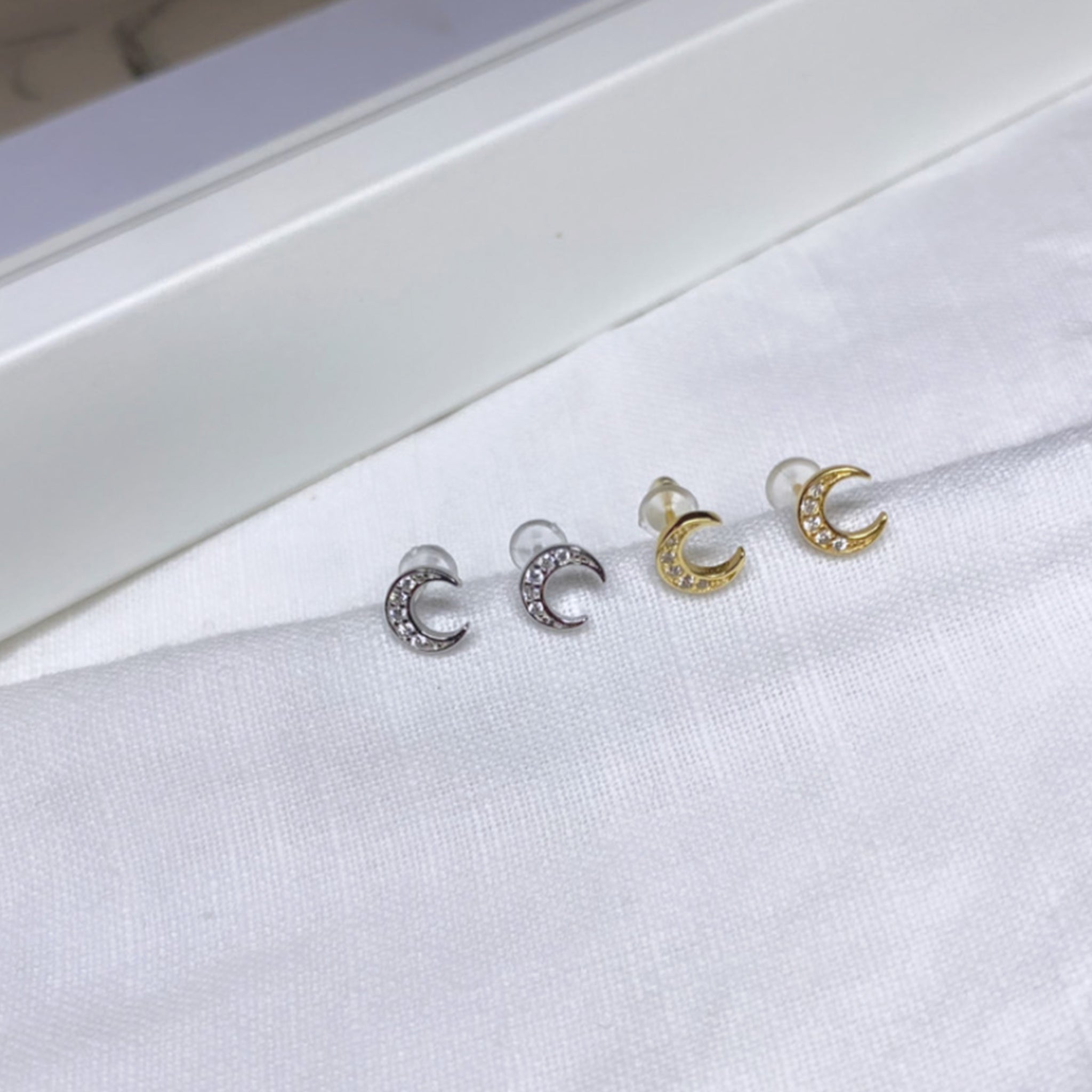 Mini moon ear studs