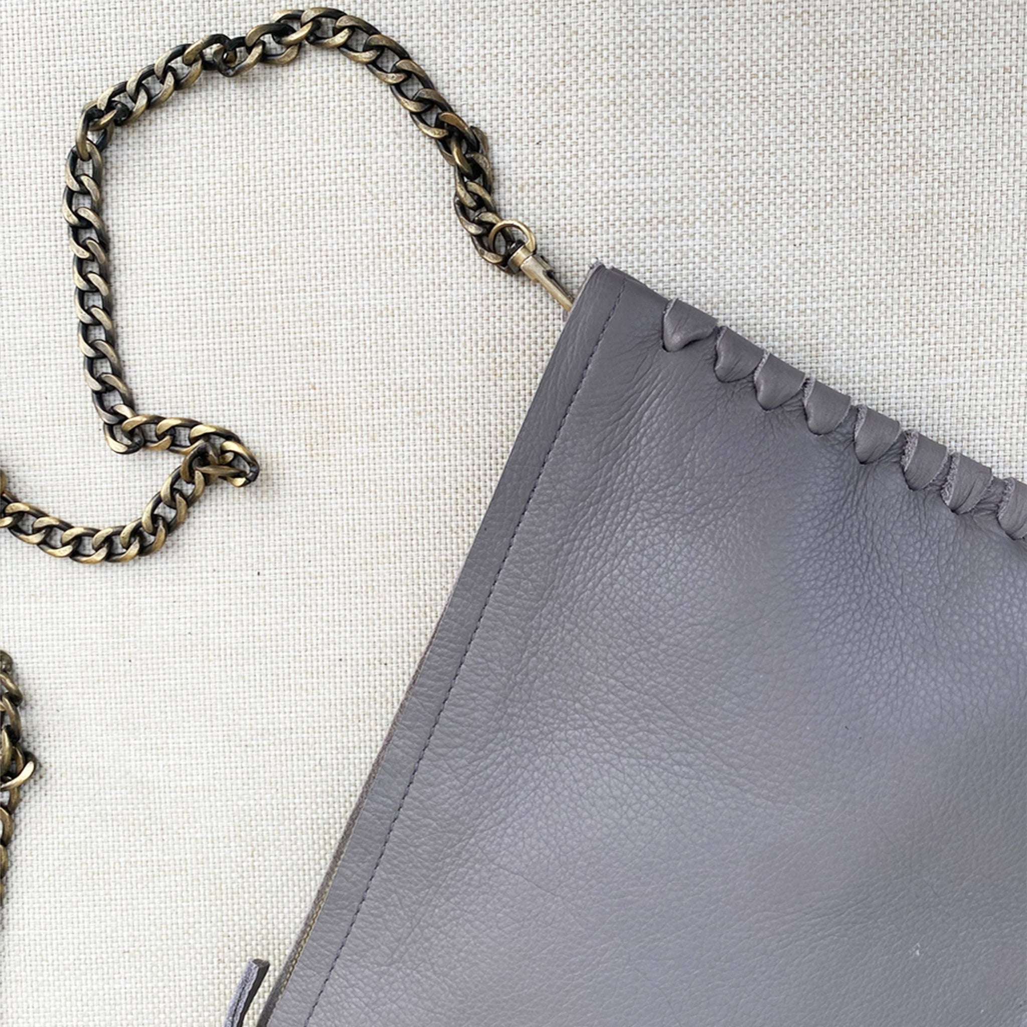 GREY THREADED CLUTCH