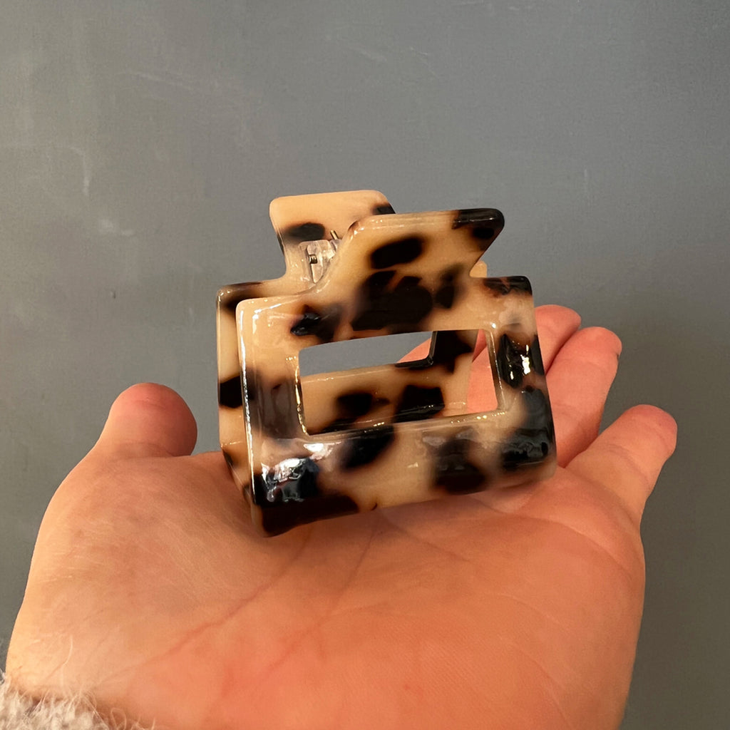 Light Tortoiseshell Hair Claw