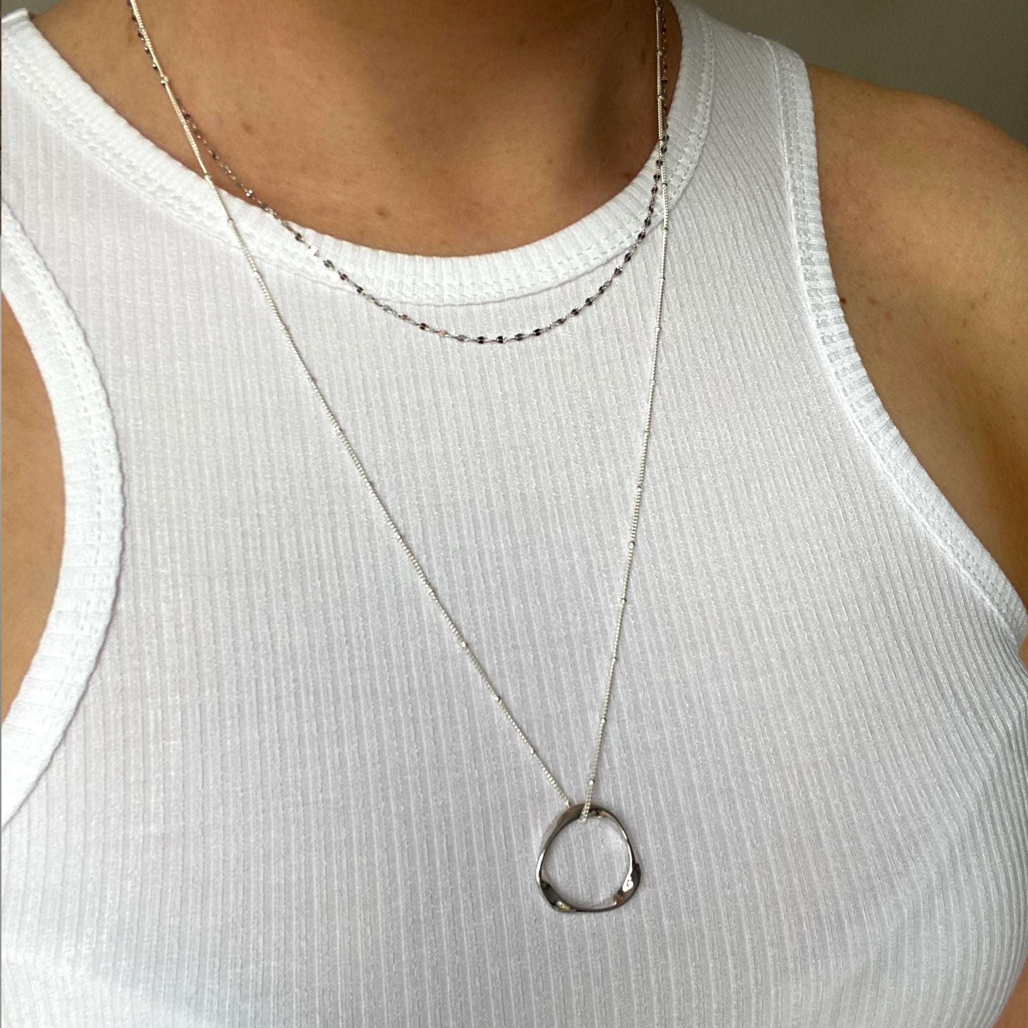 Twisted ring pendant neckace