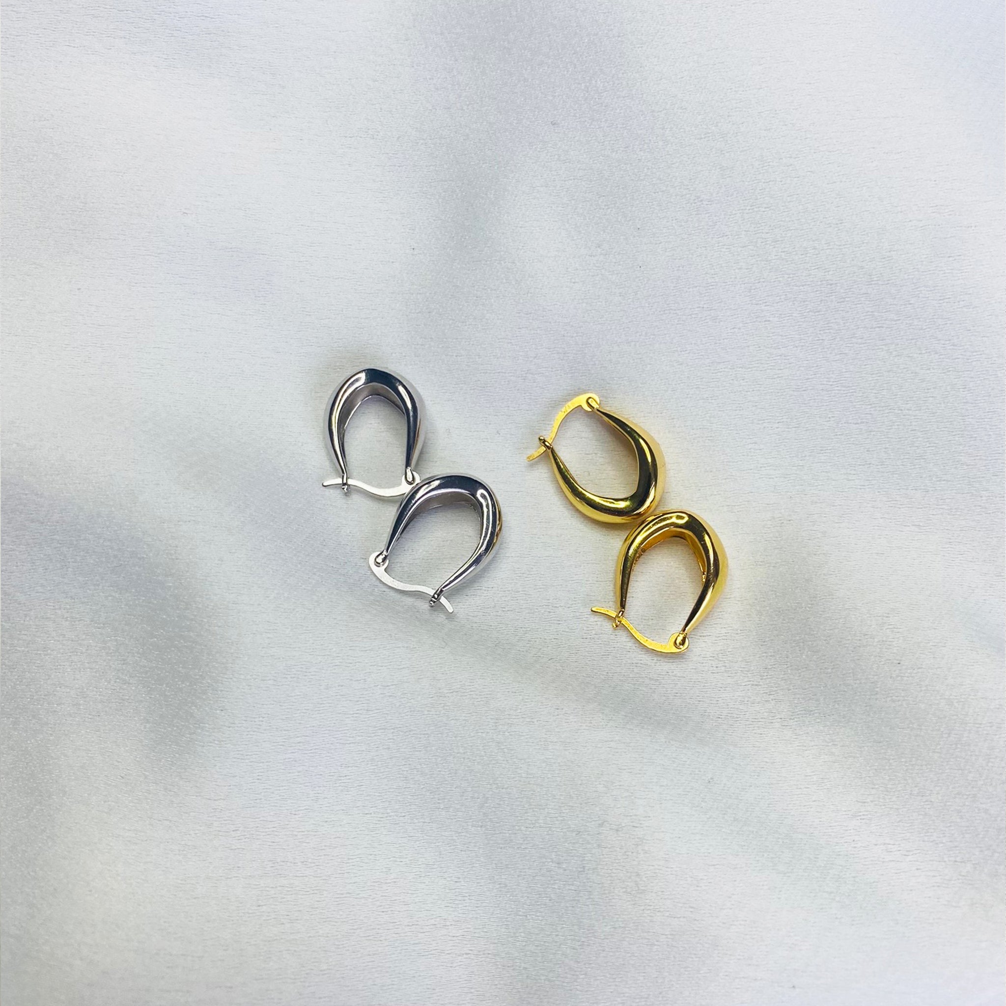 Oval hoop earrings