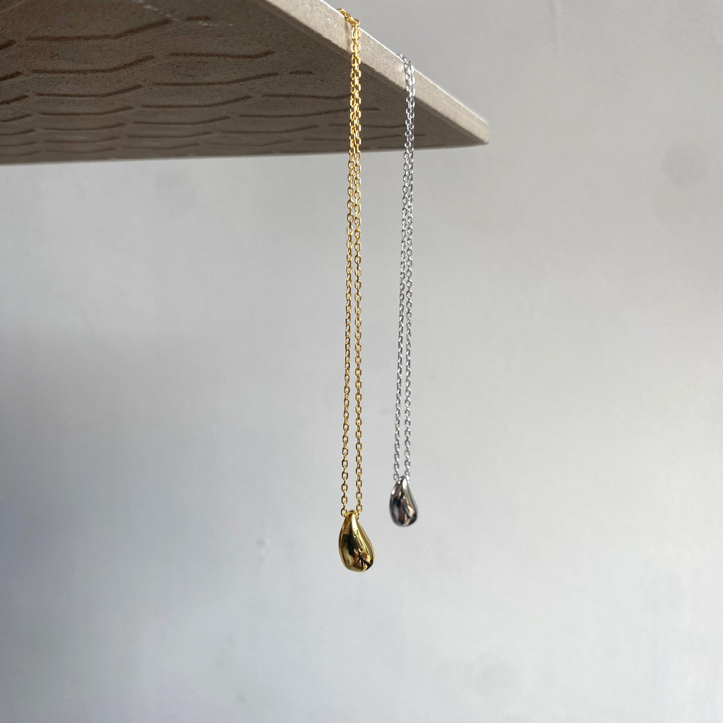 Tear drop pendant necklace