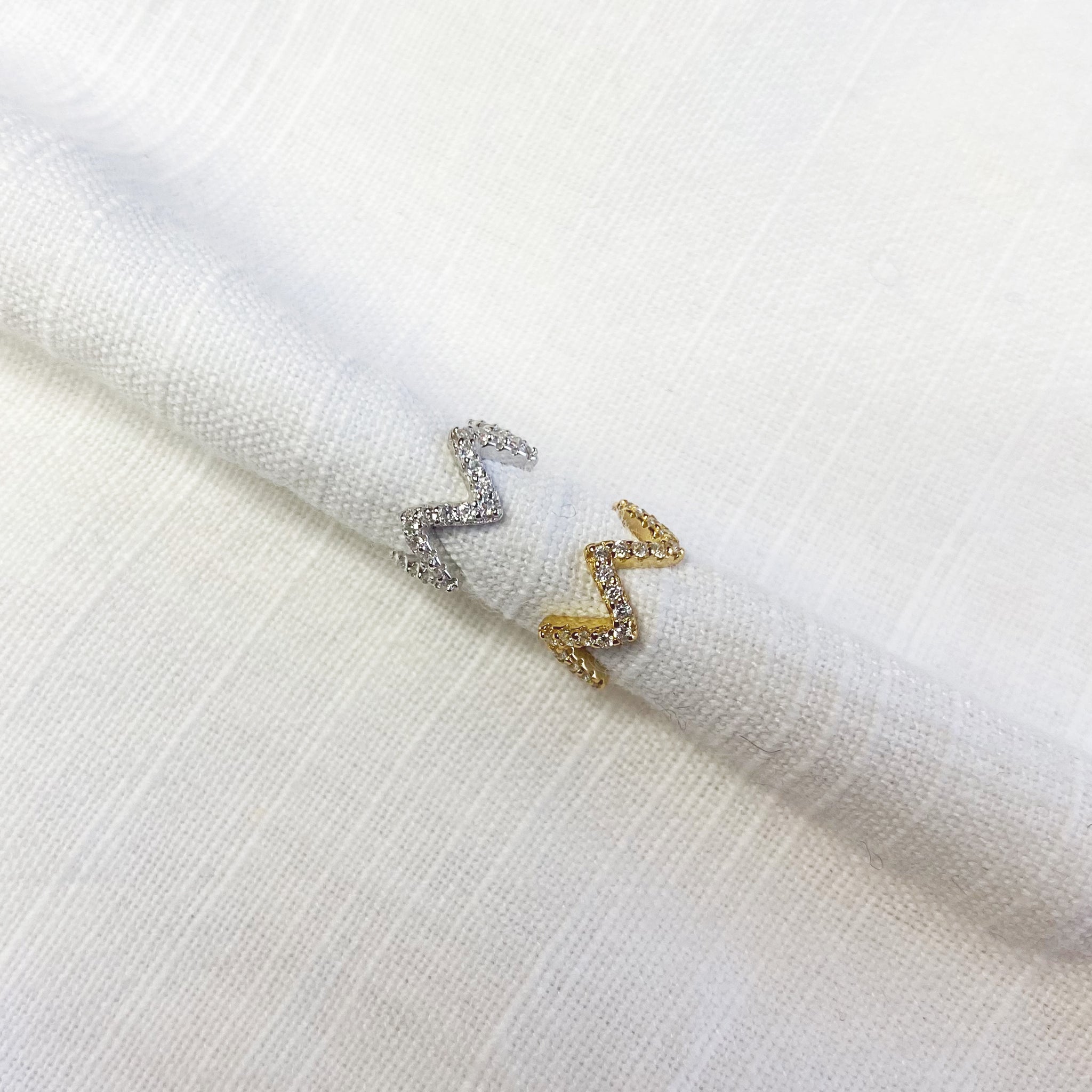 Zigzag ear cuff