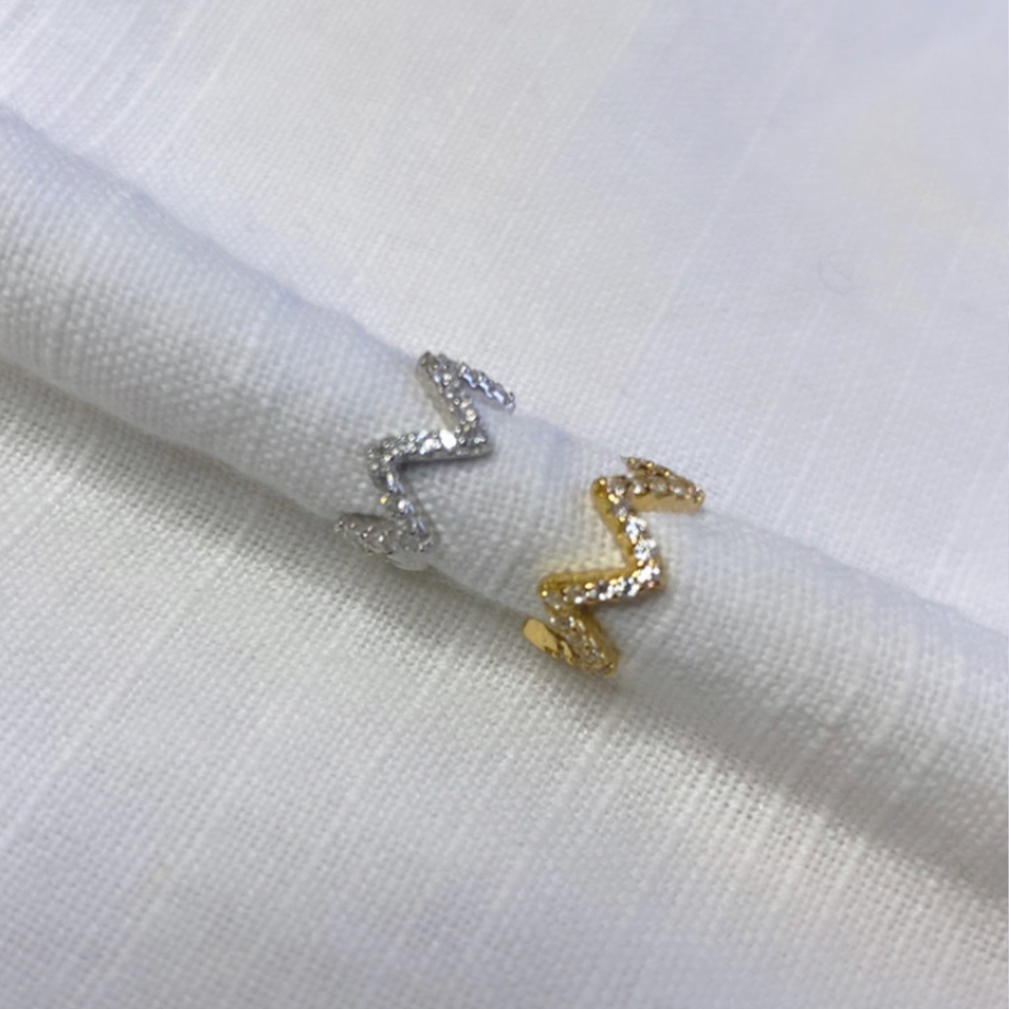 Zigzag ear cuff