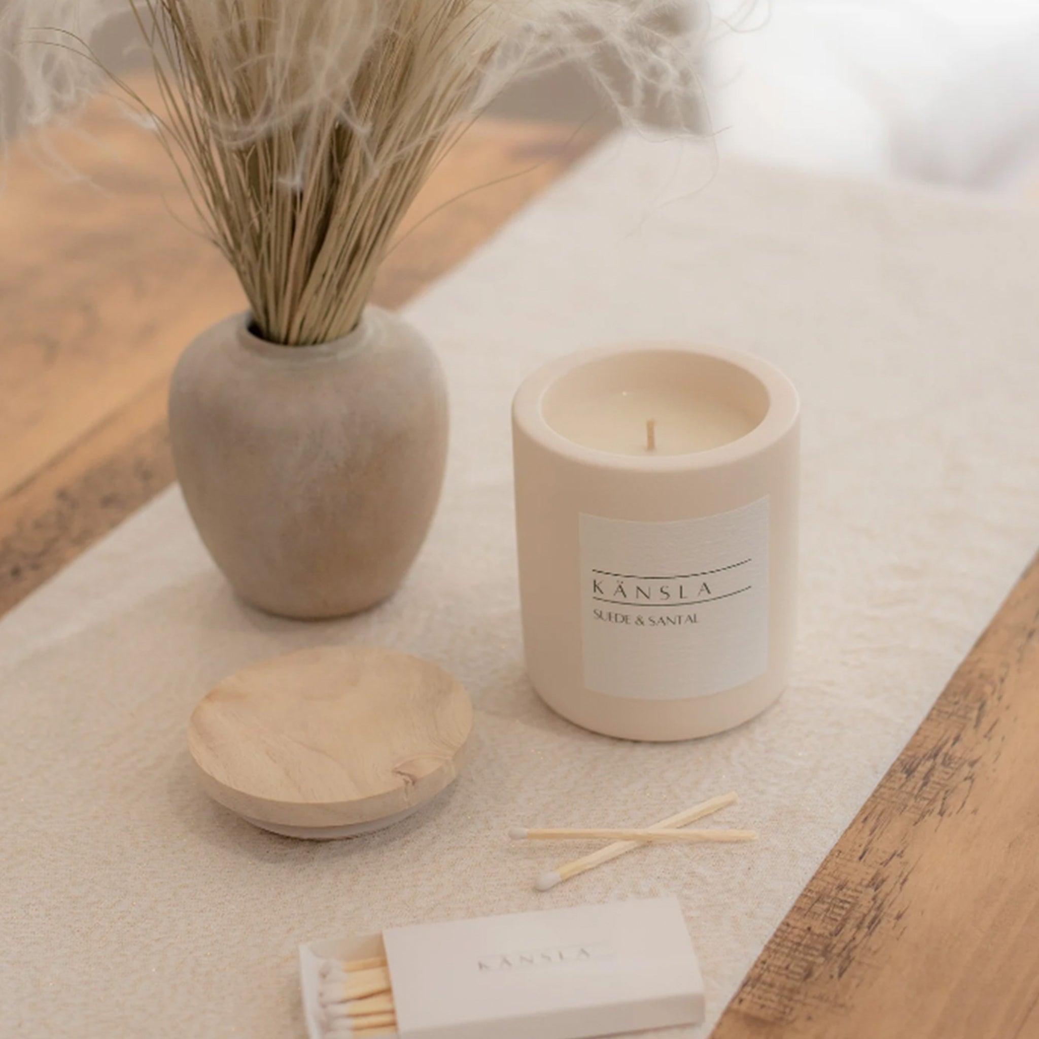 Suede & Santal Candle